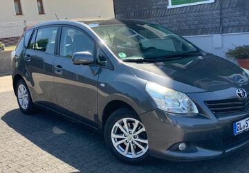 Toyota Verso 220.000 km 5.890 &euro; Leichlingen 42799