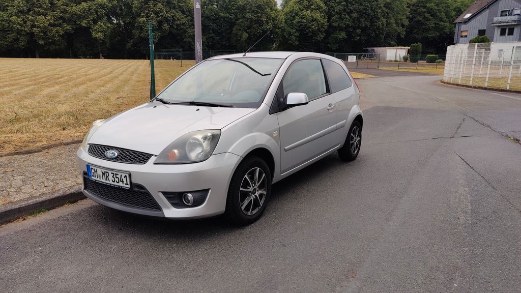 Ford Fiesta 181.000 km 1.700 &euro; Remscheid 42897