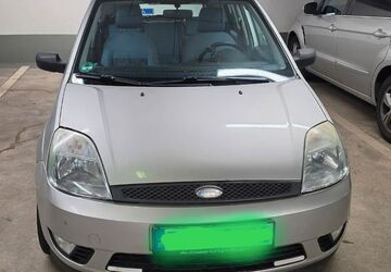 Ford Fiesta 150.450 km 2.100 &euro; Düsseldorf 40472